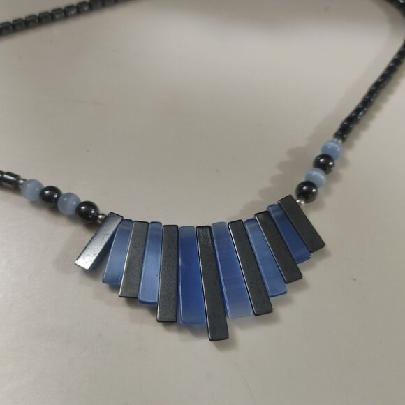 Vintage Hematite Black Blue Beaded Necklace Geometric Design Barrel Clasp - Picture 4 of 6